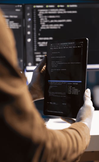 teleworking-programmer-designing-developing-software-using-tablet (1)